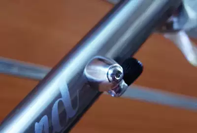 Jiawei wire crossing device old steel pipe car transmission adapter seat transmission fine-tuning screw