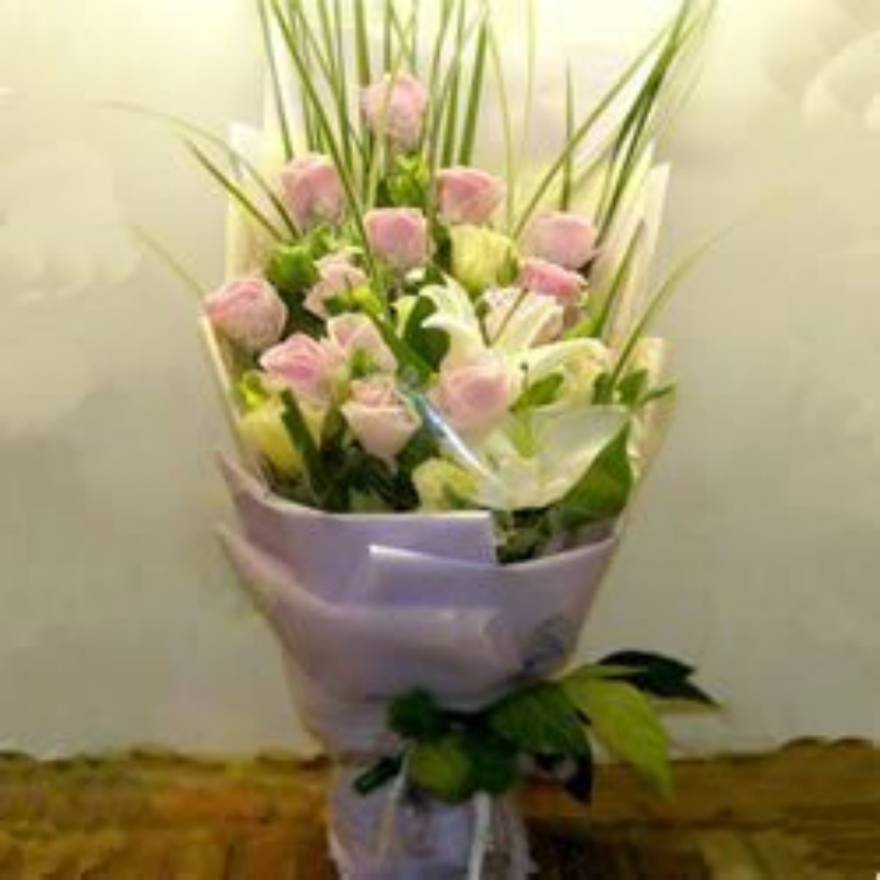 紫玫瑰百合黄山马鞍山预定生日同城鲜花速递蚌埠淮南萝北县鲜花店