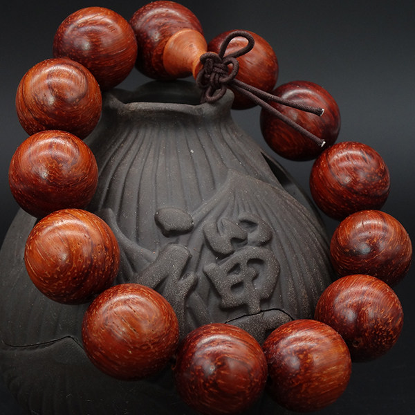 Text to play in Little Leaf red sandalwood Madagascar iron wood bean 18mm gold silk cat eye purple sandalwood handmade by men and women