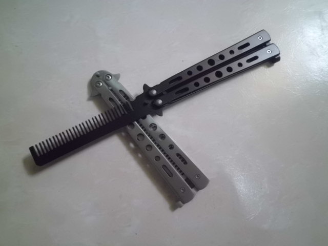 Unopened blade butterfly knife butterfly safety practice knife training knife butterfly comb