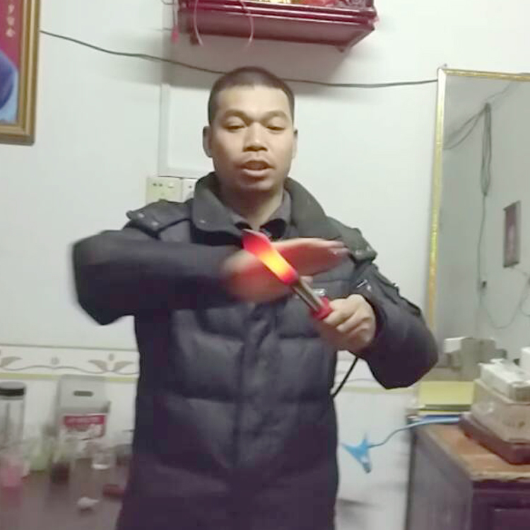 Holding the red-hot electric soldering iron to perform, touching and wiping the electric soldering iron, non-scalding device, magic acrobatics set, scary props