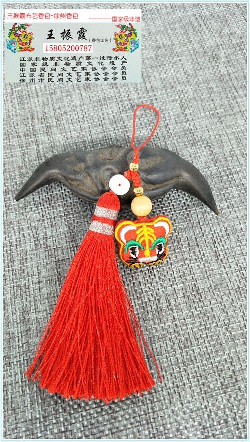 Original ethnic style tiger head embroidery mobile phone ornaments Dragon Boat Festival sachet lavender keychain mobile phone USB pendant
