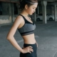Một mảnh làm đẹp trở lại đồ lót thể thao chéo chống sốc hấp thụ sốc yoga cường độ cao trên áo ngực thể dục