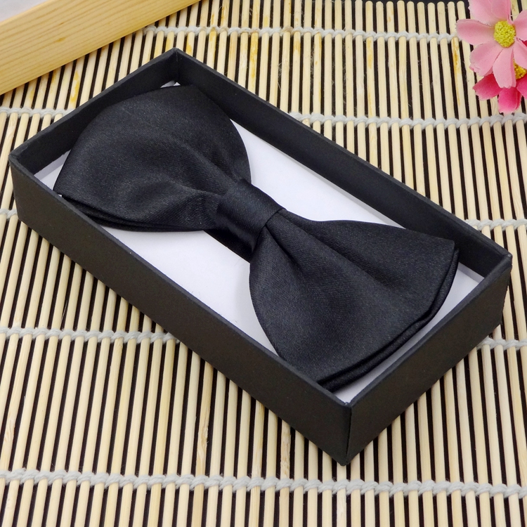 Groom leads the knot Chaumen Inron is getting married and leading the wedding ceremony for the men's bow tie-Taobao