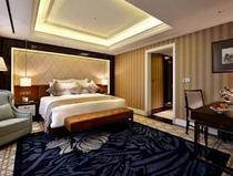 Chengdu Renren and Spring Hotel Administrative Floor Honorable Grand-Bed Room (EGDK)