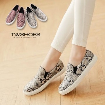 台湾官网直邮进口【TW Shoes】《韩国直送》蛇纹图腾平底休闲鞋/
