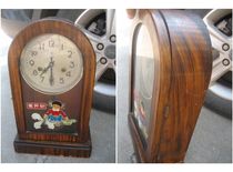 The notes of the times are intact and can be used as a cultural revolution high-quality desk clock with a glass painting of a loving laboring girl feeding a bunny high-end wooden