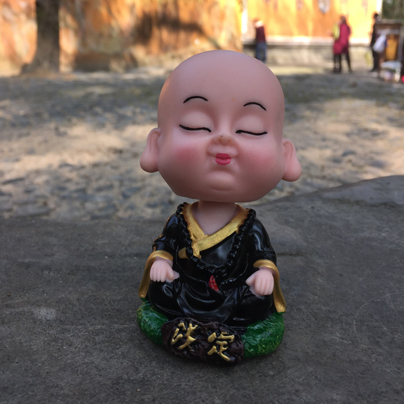 弥勒佛出入平安卡通创意车载摆饰品小和尚可爱Q版 汽车公仔摆件保