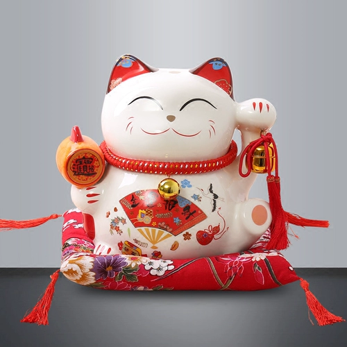 Обладание плетеной тарелкой с пряжей и чулками сравнимо с творчеством кассира