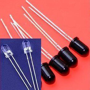 A set of photoelectric sensor transmitter and receiver lights for ice making machine