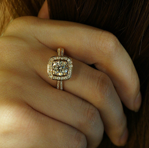 Fu Shengsheng diamond women's ring 18K white gold 130 points proposal diamond ring women's one carat wedding platinum counter