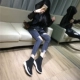 Nhà ga châu Âu vào mùa thu và mùa đông tăng lên và đôi tất co giãn cashmere