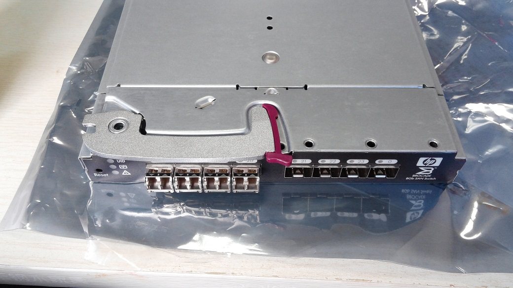 AJ821B 489865-001 HP Broc 8Gb SAN Switch 8 24c AJ821b Switch
