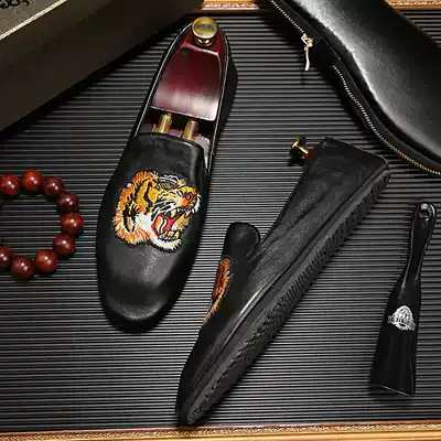 2020 new men's shoes leather embroidered Bean shoes leisure business breathable leather shoes a pedal lazy foot trendy shoes