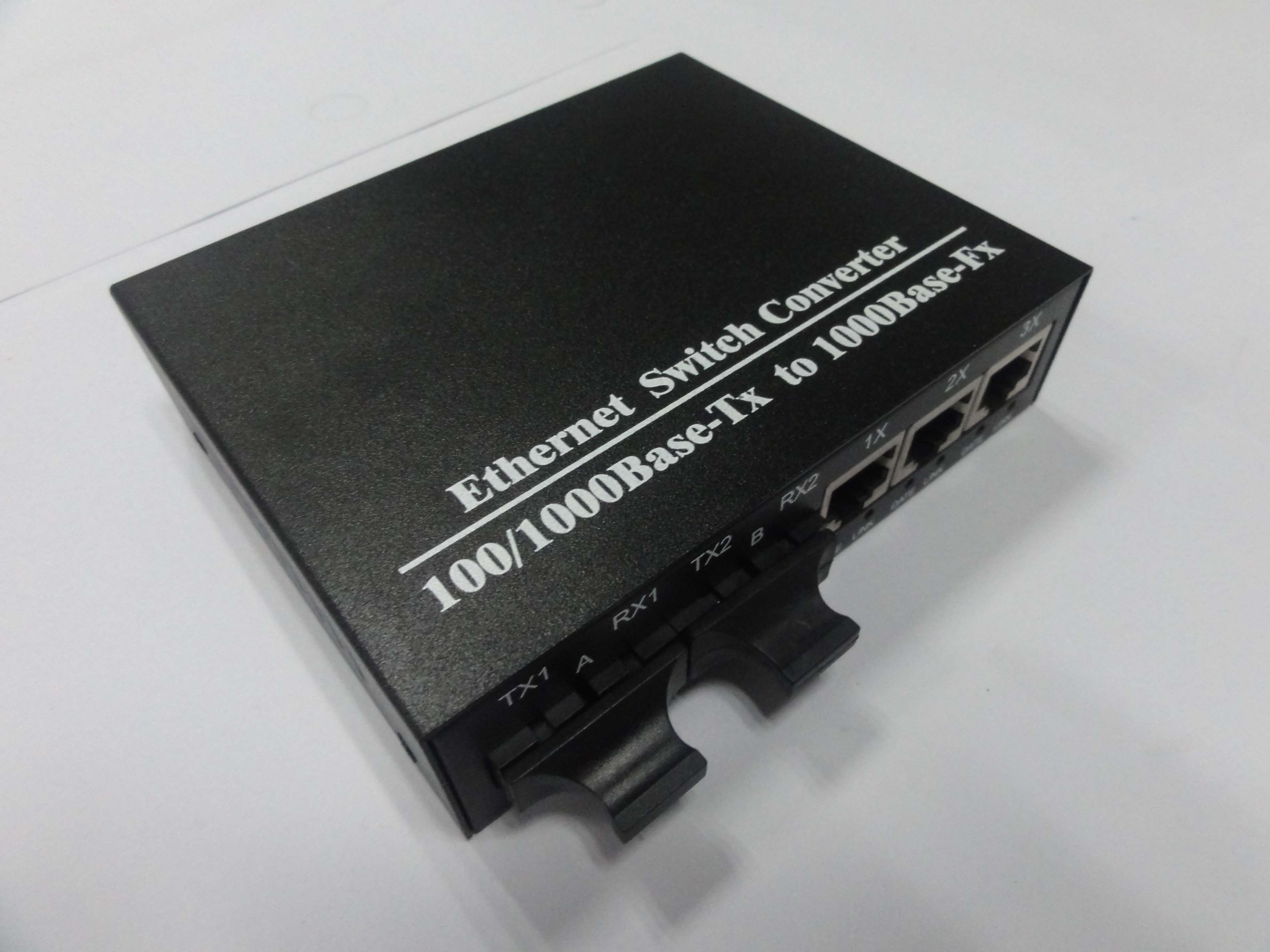 Dual light port switch 2 light 3 electric one thousand trillion optical fiber transceiver dioptical trielectric multimode dual fiber optic converter