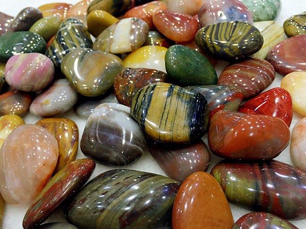 Nanjing natural rain flower stone original stone pebbles colorful stone agate stone paving stone bonsai fish tank stone decoration batch
