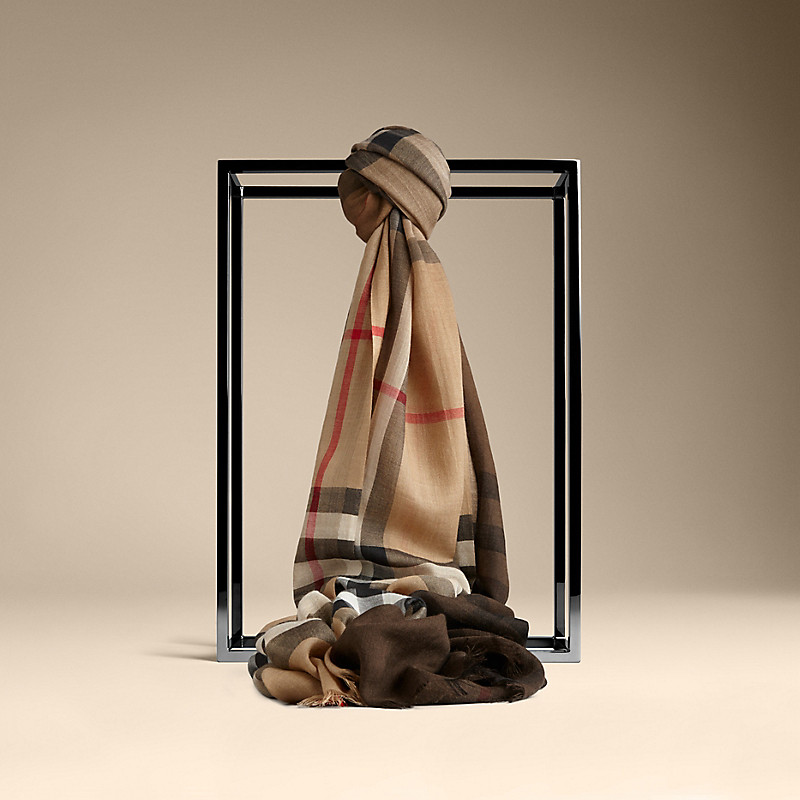 Burberry博柏利 渐进色格纹丝毛混纺围巾 39437061