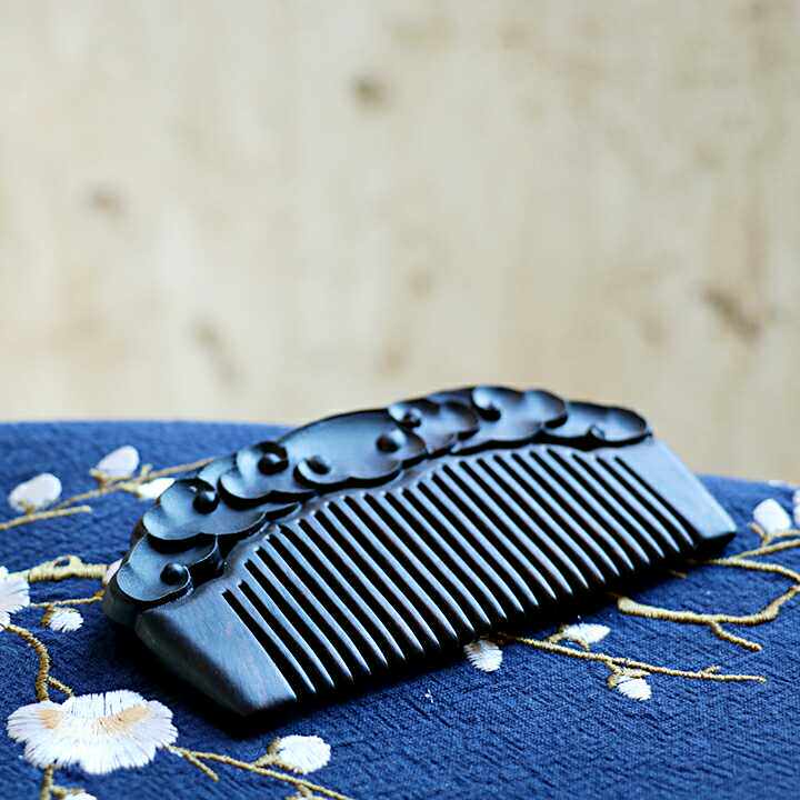 Lover purple sandalwood Ebony auspicious cloud comb gift comb double-sided hand-carved custom lettering for girlfriend