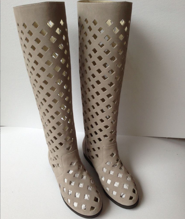 ботинки с дырками. сапоги с дырками. летние перфорированные сапоги. сапоги летние замшевые. сапоги в дырочку.