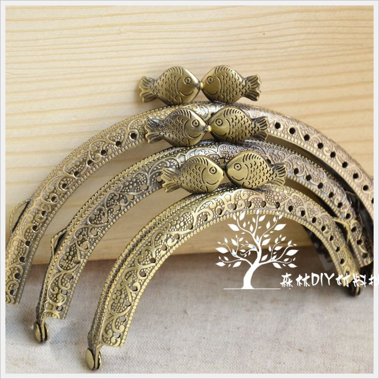 (Forest Wholesale) Han Shan 8 5 10 5 12 5CM Ancient copper stereo KISS fish semi-circle carved gold