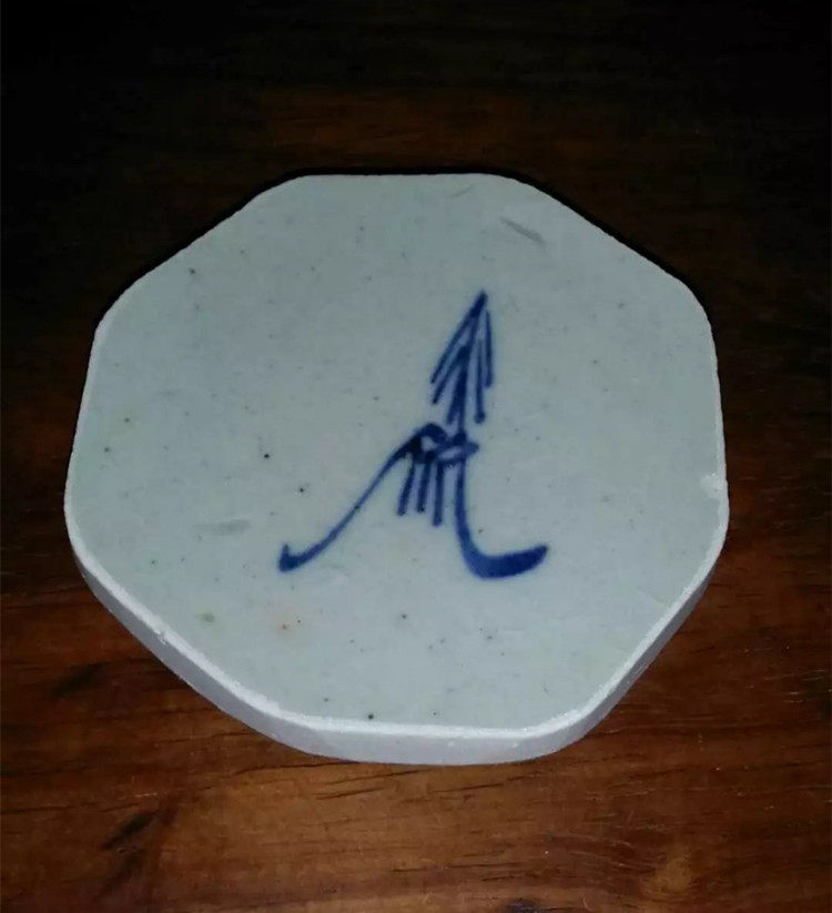 T258 old kilns Qing Dynasty green flowers ancient porcelain sheet bowls bottom can be made tea debatable mat tea darling old porcelain piece specimen bag old fidelity