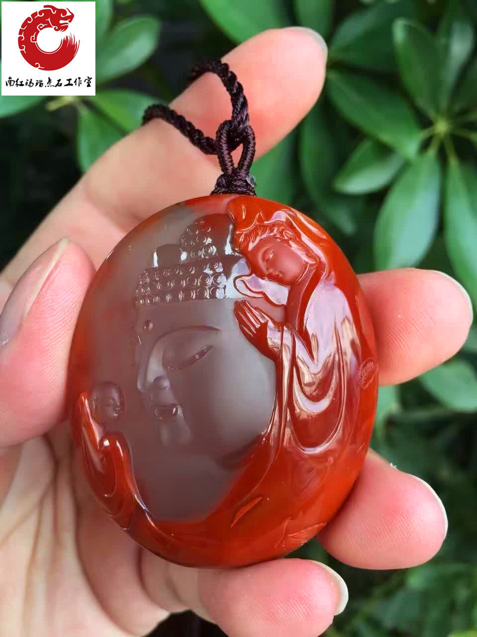 Sichuan Yangshan Ninth Red Hanau Ice Drop Perimmon Red Carved Day of Buddha sculpture Bai Buddha Penging Man