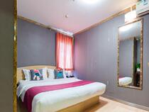 Pie Hotel · Chengdu Kuanzhai Alley Store Selected Queen Bed Room