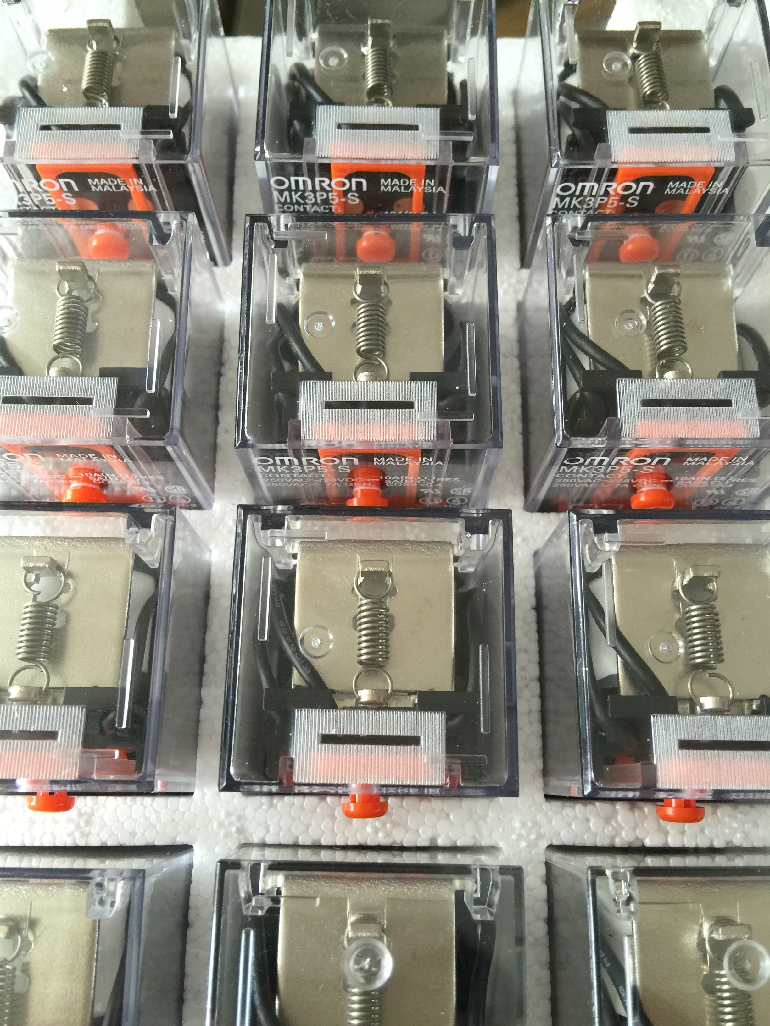 MK3P5-S MK3P5-S 24VDC 220VACOMRON 220VACOMRON small power relay with three open and three closed