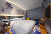  Liv Hotel (Pazhou Convention and Exhibition Center Chigang Subway Station Guangzhou Tower Branch)Liyue Big Bed Room
