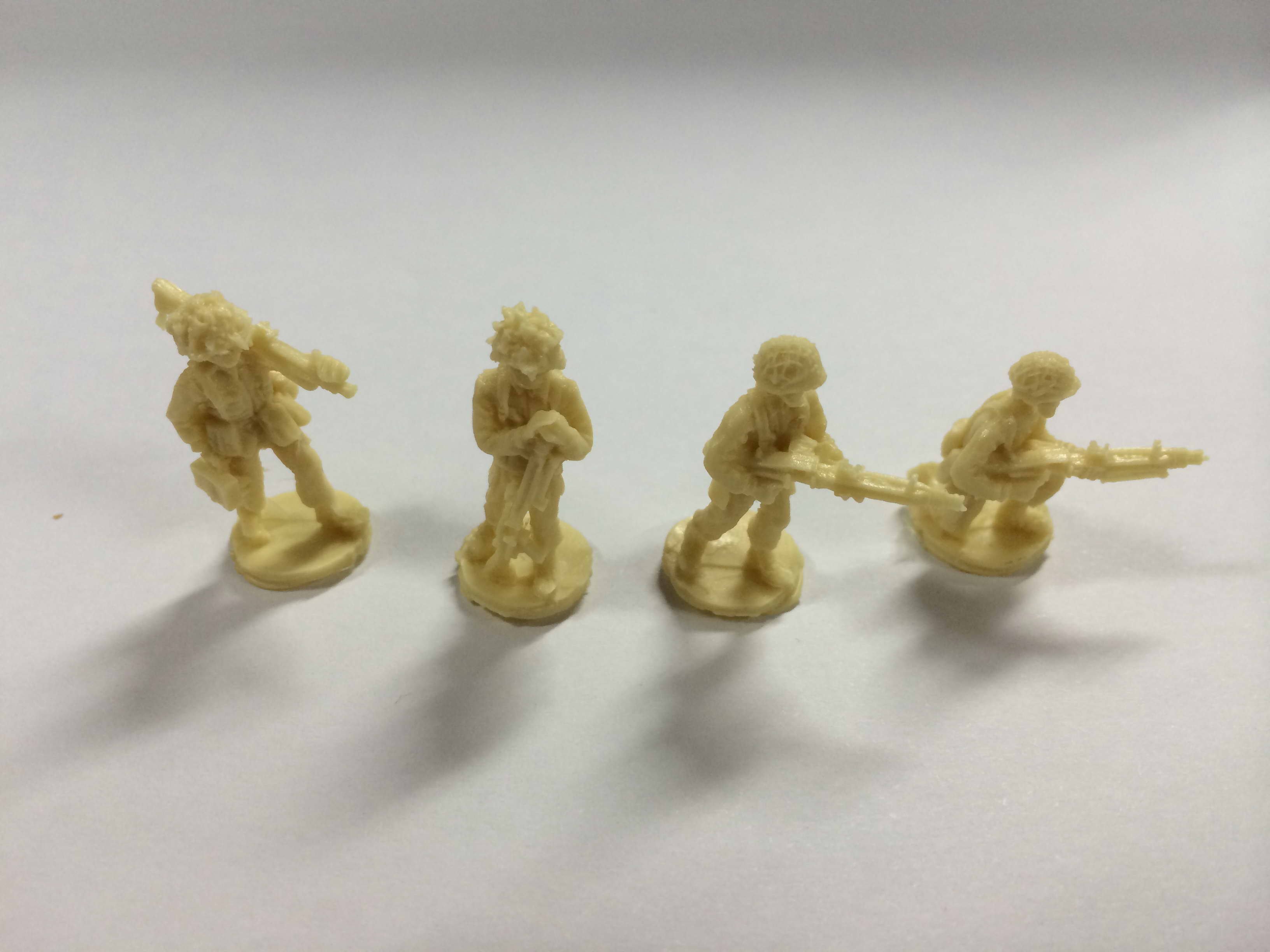 1 72 Cold War Federal German Defense Forces (Bundeswehr) light machine gun hand (resin)