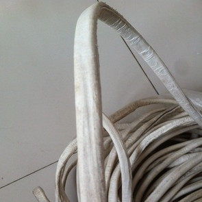 Cow leather strips of milk to lose leather strips of maroon and reins.