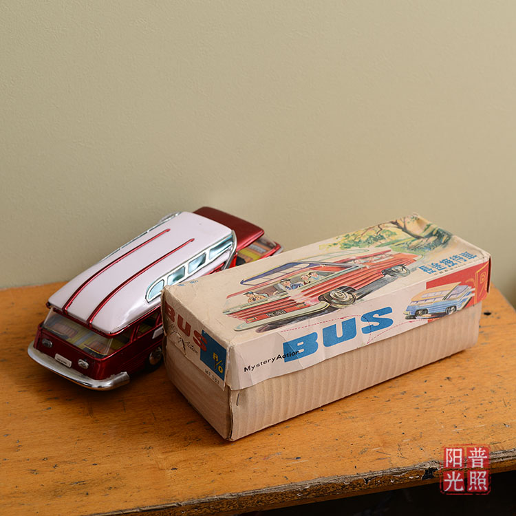 80s Old Toys Nostalgia Collection Display Prods Iron Toys Long - distance reception car ME083