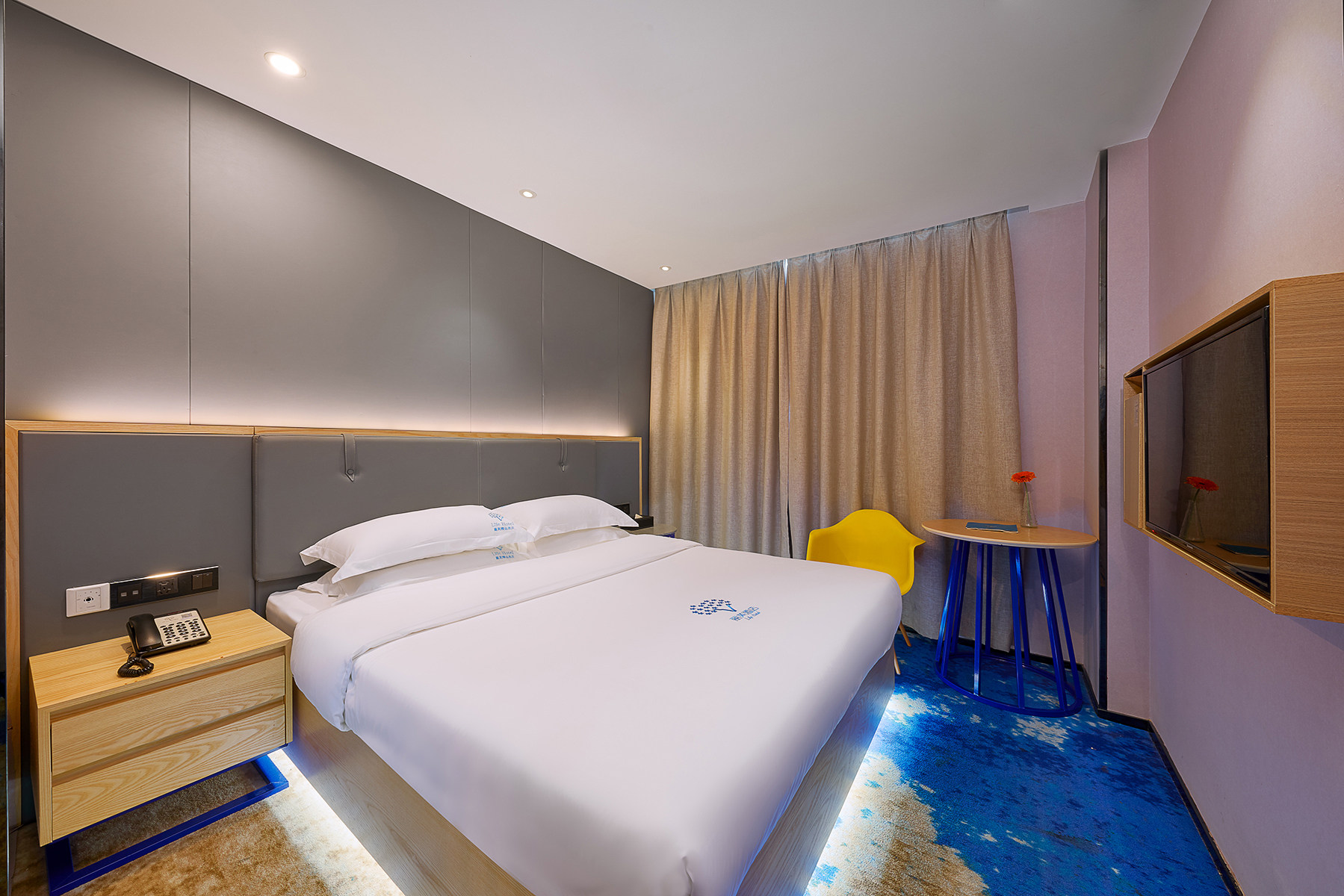 Liv Hotel (Guangzhou Tianhe Kong Top MTR Station Shop) Liyu-Yuelarge Bed Room