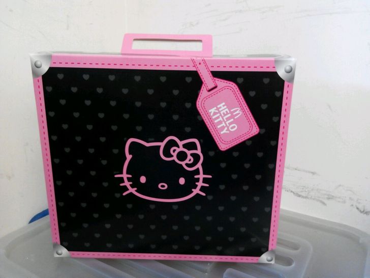 2015 McDonald's Hello Kitty Painted Hello World Suitcase Limited Edition Gift Box Set