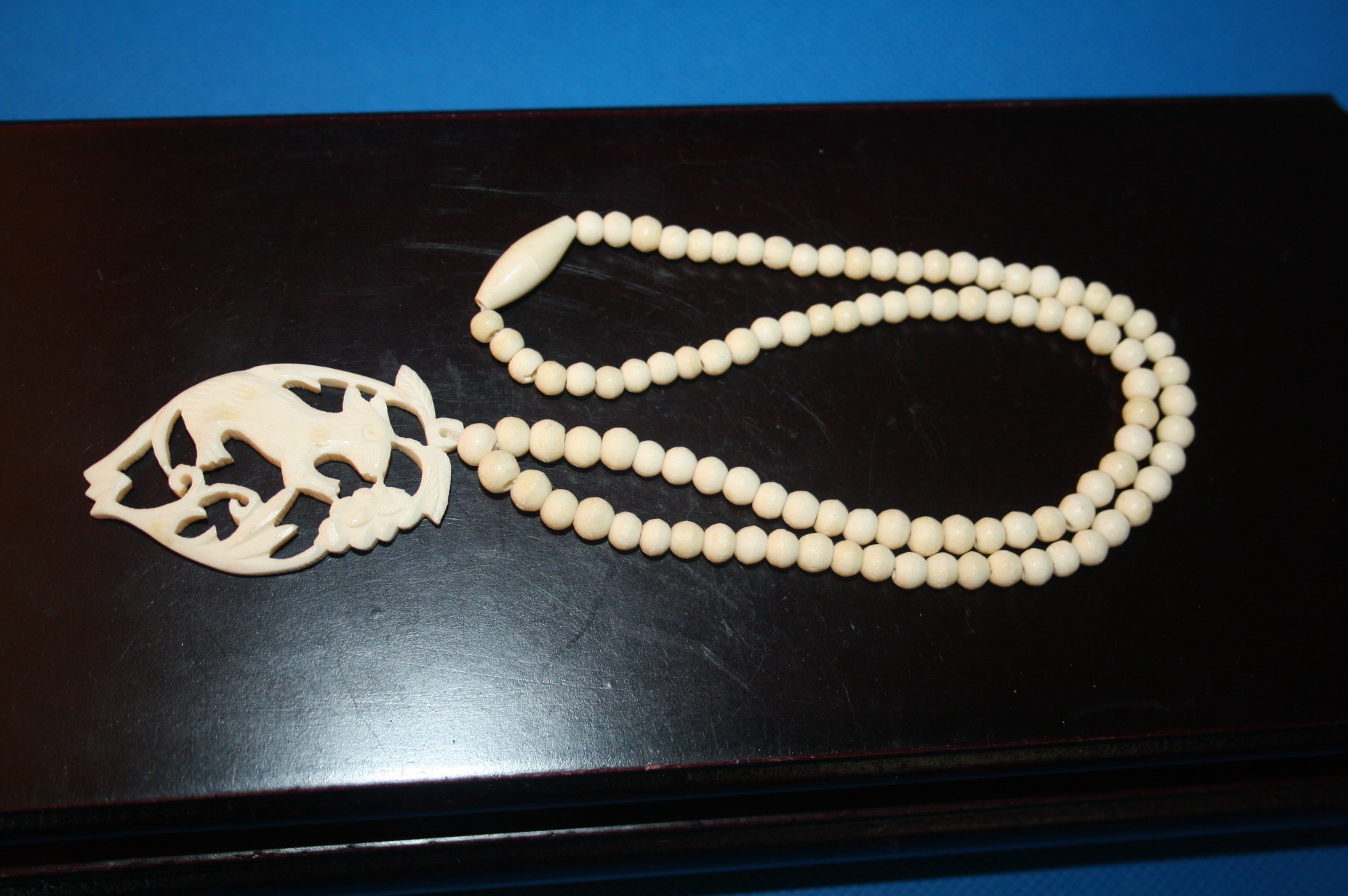 80s Foreign Trade Old Handmade Sculptures Shawls Bone Sculptures Necklaces Old Bones Sculpted Shawls Necklaces