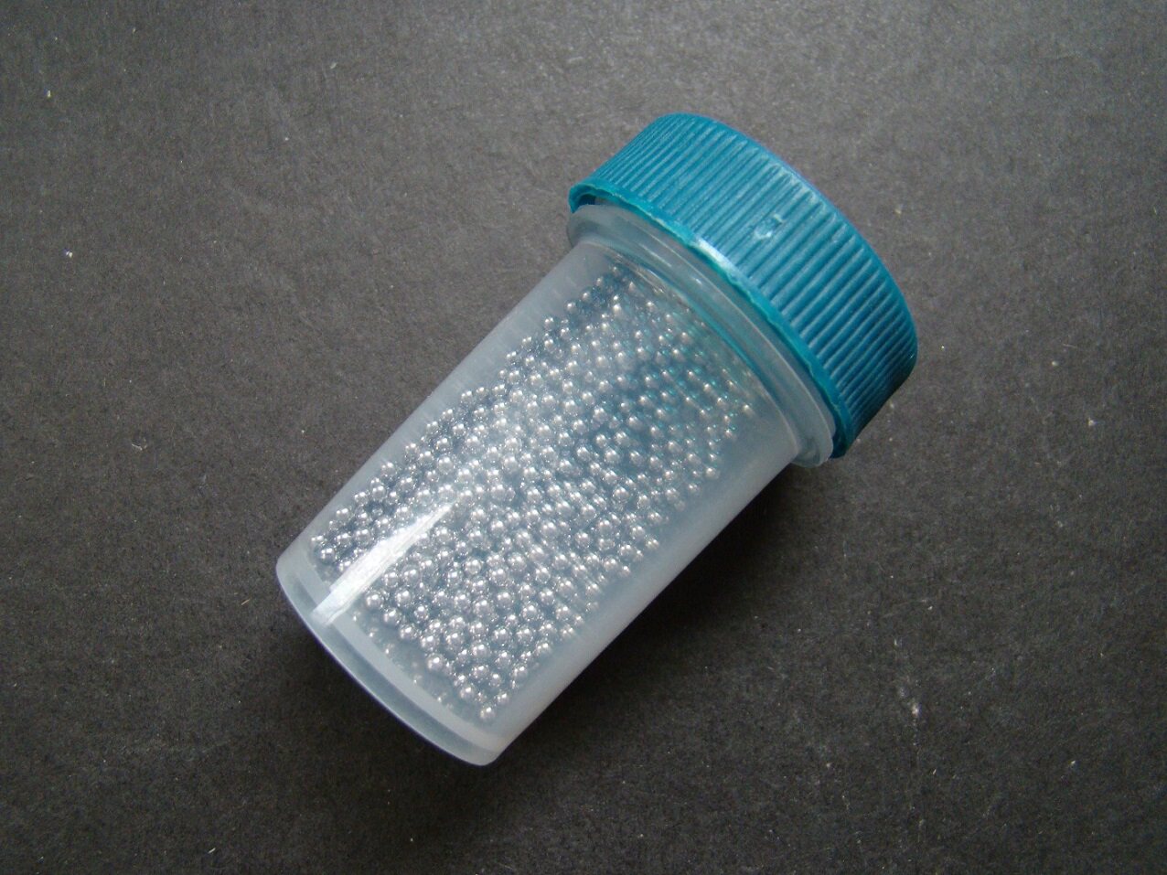 小磁珠 可配德国BE血凝仪 比色杯 样品杯 2000只/瓶  一瓶价格