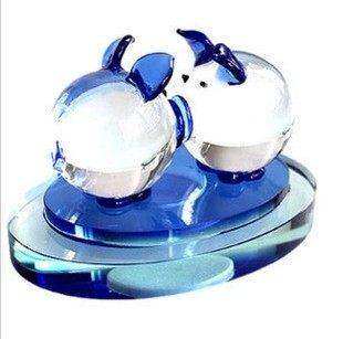 汽车香水座 水晶猪香水座 接吻猪 车用香水座 情侣猪 车载香水