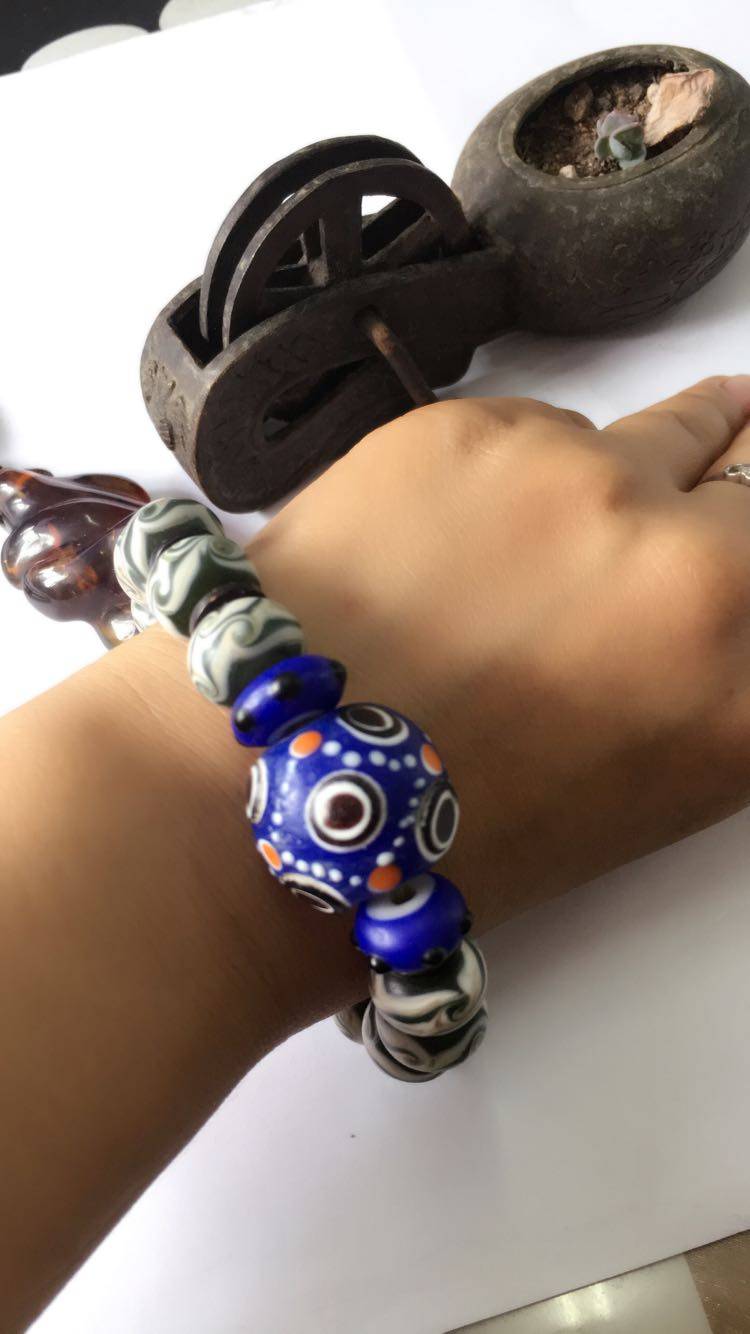 Man's dragonfly eye glazed hand string of old glazed hand string Xiang Yunan Solo