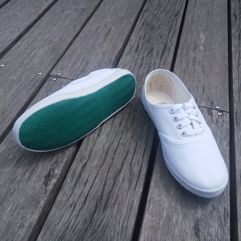Guotu Qingdao Global Genuine White Mesh Shoes for Men and Women, White Sneakers, Canvas Shoes, White Shoes, White Cloth Shoes, Green Sole White Shoes