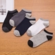 Bít tất nam Cotton Bít tất Màu rắn Mồ hôi Khử mùi Bông Thể thao Nam Bít tất Bốn Mùa Đen Trắng Nông Thuyền - Vớ bông