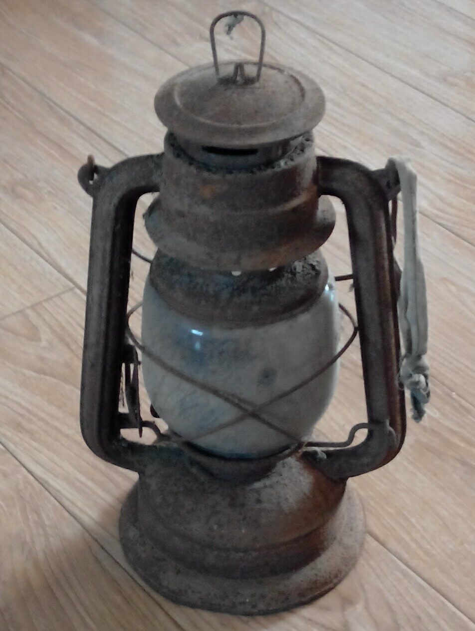 Nostalgic collection Old oil lamps Jinan light furniture factory Old coal oil lamps Hand lamp romantic luminous sun card bag old