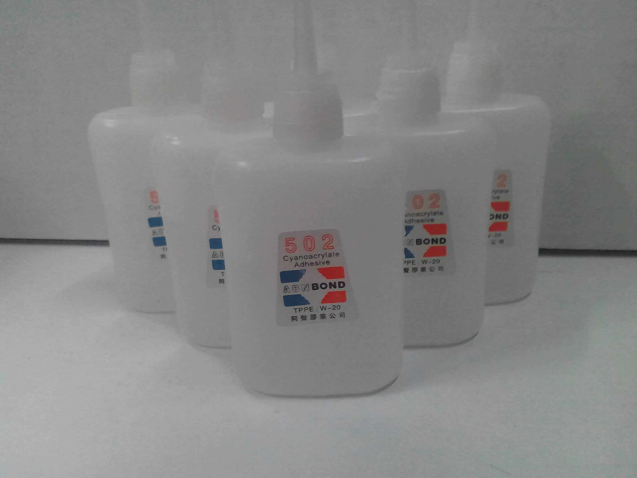 Large bottle 502 glue wholesale 101 glue instant 3 seconds glue quick-drying glue 40mI whole box 3 yuan bottle