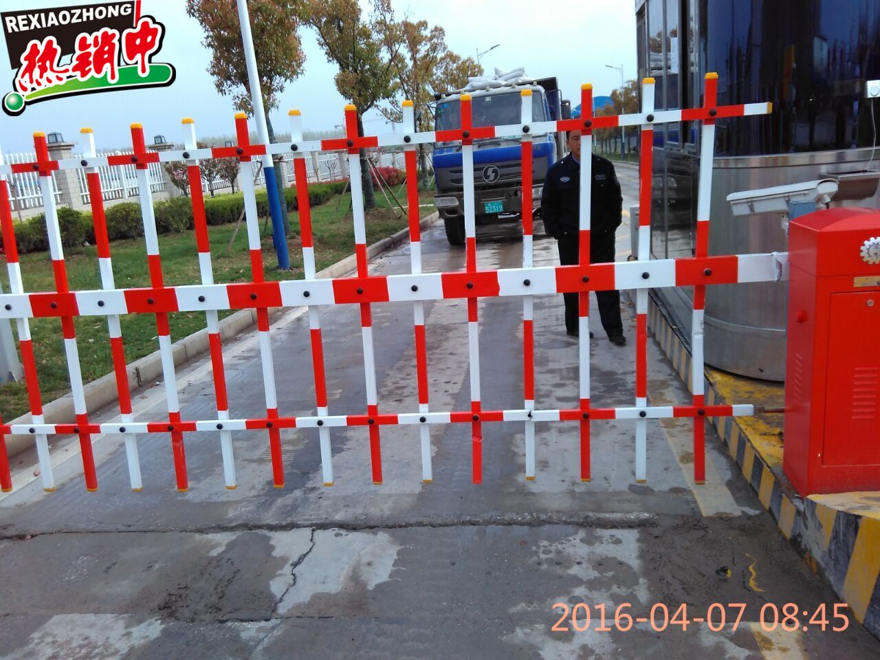 Red Sky Gate Fence Machine Pole Fence Machine Pole Square Two Fences Three Railings Lifting Rod