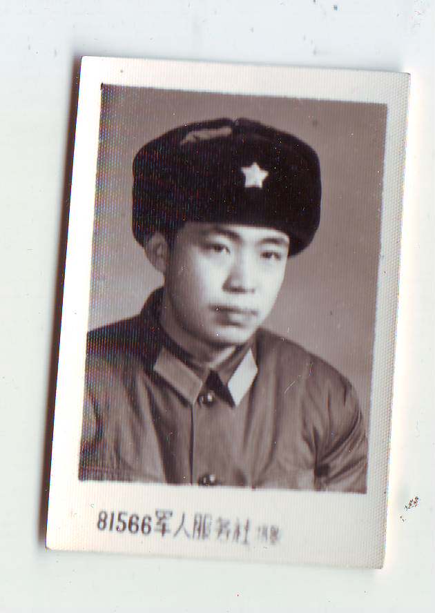 Old photos( photo specifications during the Cultural Revolution about 4*6 cm )