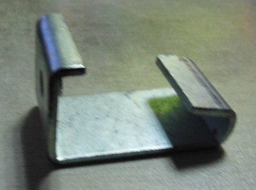 The screw hook fixed on the steel structure is 4 cm wide and 6.5 cm long. The hole is the national standard screw hole