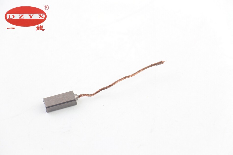 Suitable for Polaroid Polo liberty ship GL8 car generator carbon brush regulator rear outlet 4 5*6 5*16