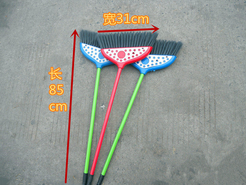 Plastic sweep to clean the home without injury The detachable rug sweep takes the bamboo sweep to the sorghum iron sweep