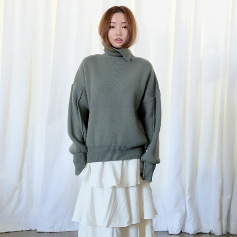 韩国stylenanda官方正品 百搭纯色开衩高领针织衫-卡其色