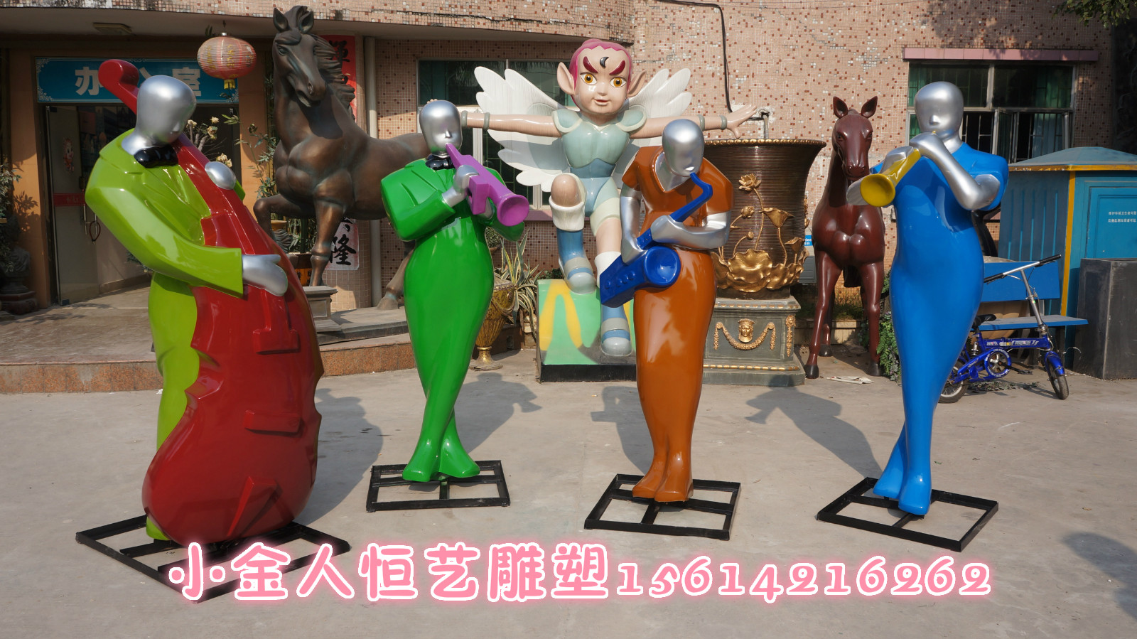 Blowing, playing and singing creative characters fiberglass sculpture hotel restaurant cafe hall decoration festival celebration props