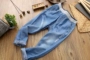 2019 xuân hè mới Quần áo trẻ em châu Âu và châu Mỹ ngày bé trai bằng vải cotton cotton bé thường mặc quần mỏng phần lưới chống muỗi - Quần jean yếm bò cho bé gái